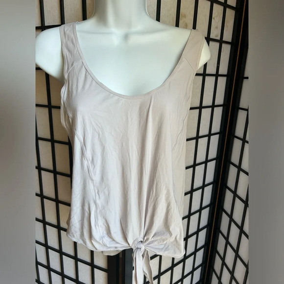 Lululemon sculpt tank vent it’s hard to tell, but mine is kind of a light gray - Picture 1 of 6